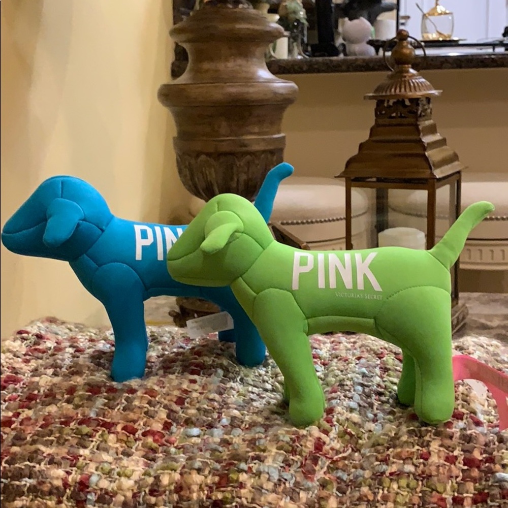 2012 Pink Dogs